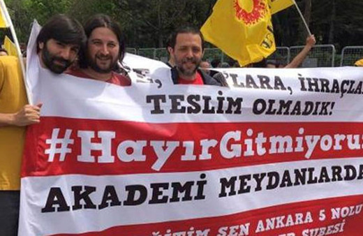 O iki kelimeyi kesip alana girdiler