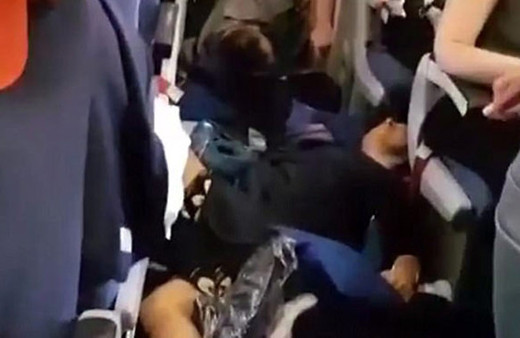 Yolcu uçağında cehennemi yaşadılar!