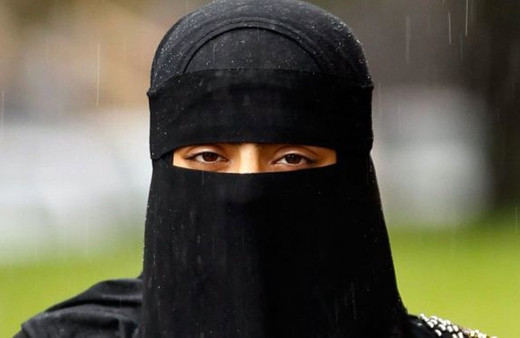 Peçeli diye belediye verdiği sosyal yardımı kesti