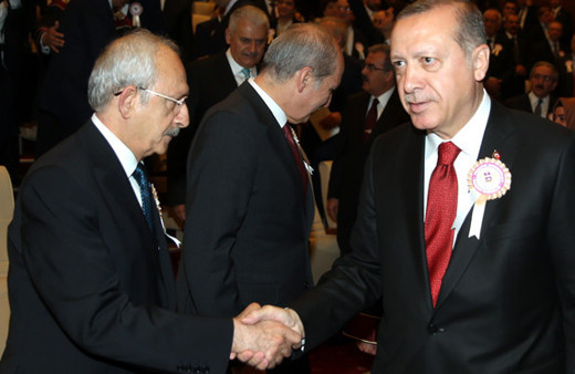 Erdoğan ve Kılıçdaroğlu böyle tokalaştı