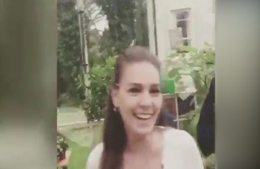 Aslı Enver'e sürpriz doğum günü kutlaması