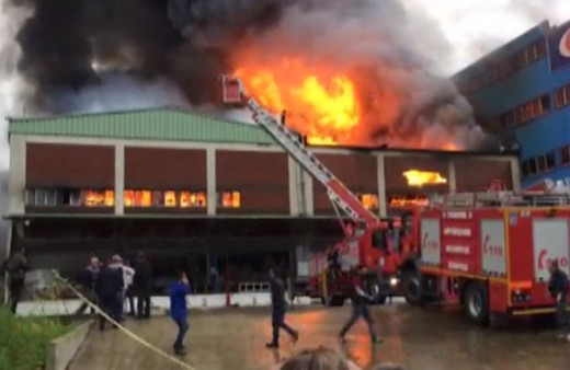 Trabzon'da sanayi sitesinde yangın