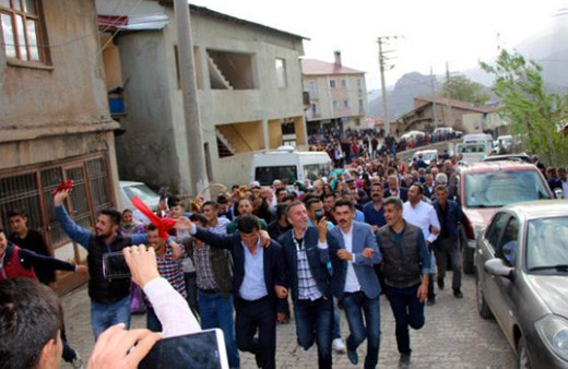 Kato Dağı zirvesinde operasyon, eteğinde aşiret düğünü