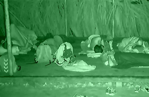 Survivor'da Adem ve Sabriye'nin kahkahaya boğan sohbeti