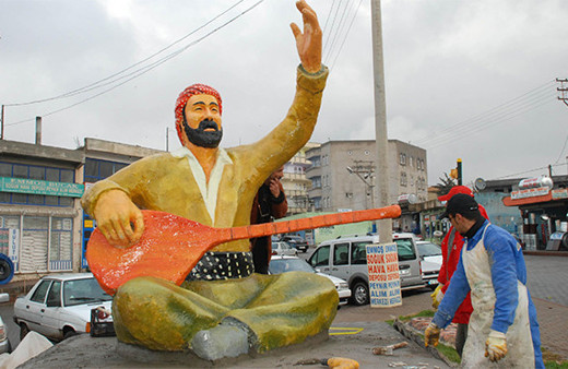 Şanlıurfa'daki Şivan Perwer heykeline PKK saldırısı