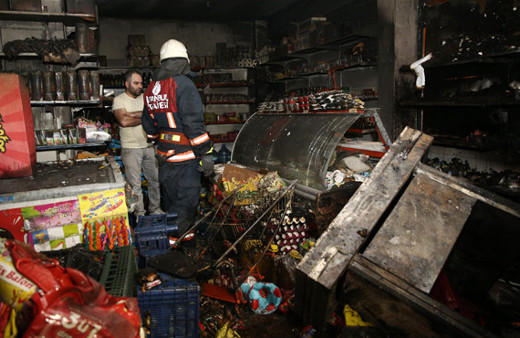 Bağcılar'da market alev alev yandı