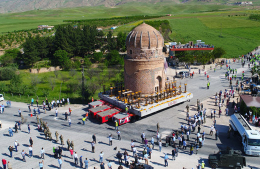 Hasankeyf'ten müthiş bir görüntü türbe ayaklanıp gitti