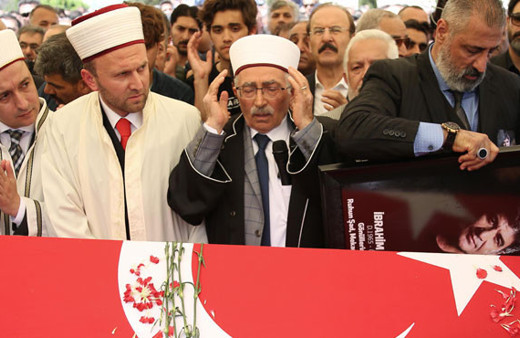 İbrahim Erkal'ın cenaze töreni hangi ünlüler katıldı?