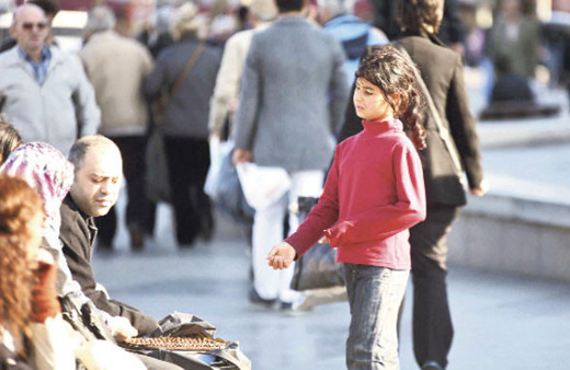 İstanbul Valisi'nden dilenci açıklaması: Aslında dilenenler...