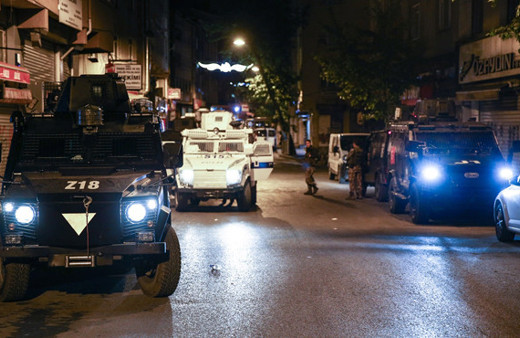 Beyoğlu'nda polise silahlı saldırı