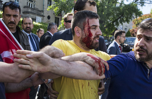 PKK yandaşları Washington'da saldırdı Türk korumalar müdahale etti