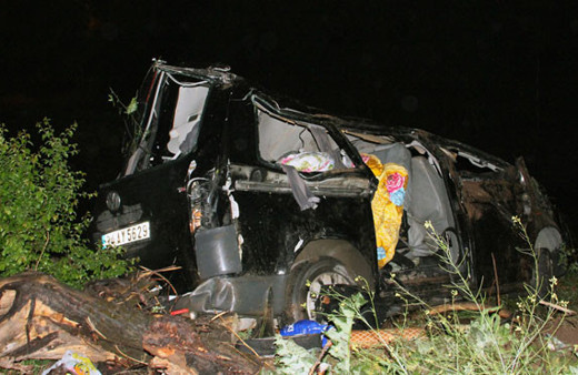 Cenaze yolunda trafik kazası ölü ve yaralılar var