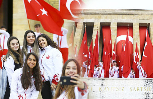 19 Mayıs coşkusuna bakın binlerce genç Anıtkabir'de