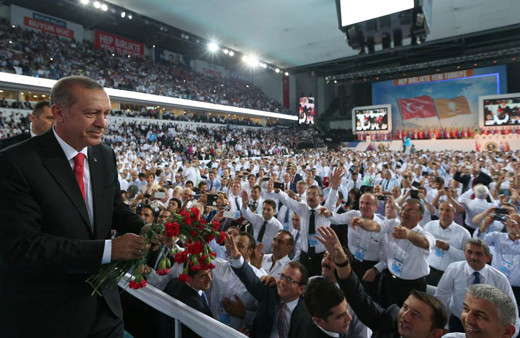 Erdoğan salonda bu şarkıyla karşılandı büyük coşku 