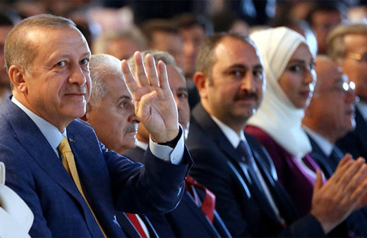 Kabine değişiyor dışardan bakan mı geliyor? Bomba kulis