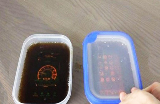 Tam 9 saat boyunca kolanın içinde dondurdu ve bakın ne oldu