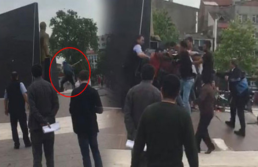 Atatürk anıtına baltayla saldırdı linçten zabıta kurtardı!