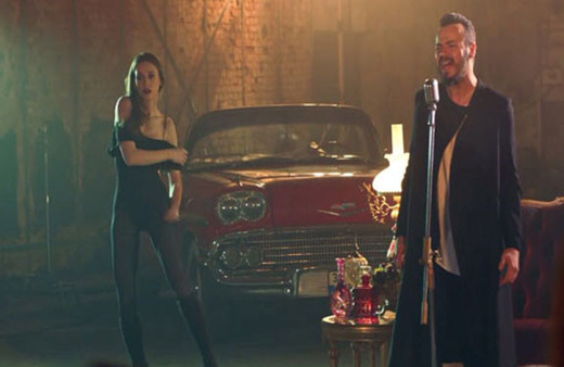 Fi'de çok konuşulan Serenay sahnesi! Sosyal medyayı salladı