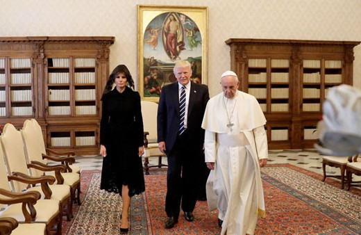 MelaniaTrump'ın dini mesajı! Vatikan'daki haline bakın