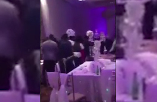 Eski sevgilisinin çıplak fotoğraflarını düğün günü dağıttı