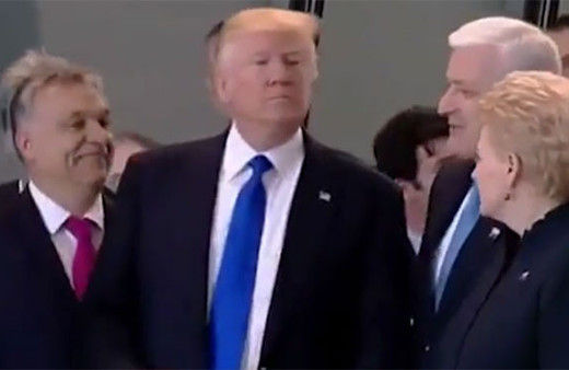 Trump Başbakan'ı itip önüne geçti