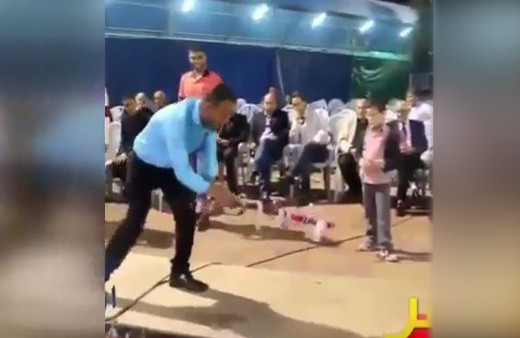 Yok böyle halay! Tek başına