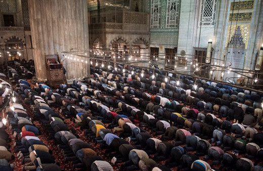Ramazan'ın ilk teravih namazı kılındı