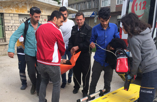 Vagon üzerinde özçekim yapmak isterken 