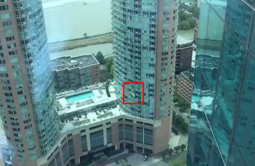 Paraşütü açılmayınca metrelerce yükseklikten yere çakıldı!