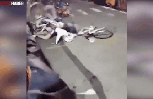 Bisiklet yarışında görülmemiş kaza!