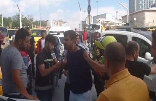 Polislere 'polis gelsin' diyerek direndi