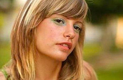 Bu fotoğrafın derhal hafızlardan silinmesi için dua ediyor!