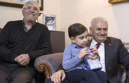 Binali Yıldırım teravih namazı sonrası o eve gitti