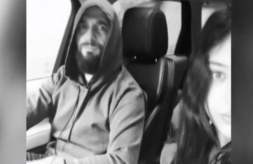 Berkay kuralları hiçe saydı, ellerini bırakıp dans etti