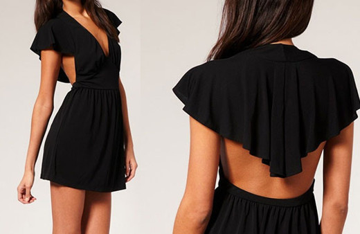 Üniversiteden skandal: 'Göğüs dekolteli elbise ya da etek giyin!'