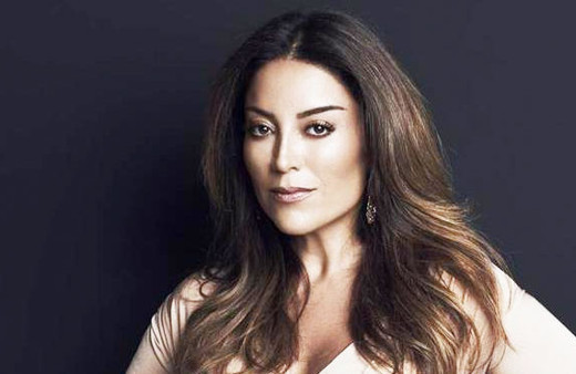 Aşkın Nur Yengi'den gecelikle ve çıplak ayakla estetik yanıtı