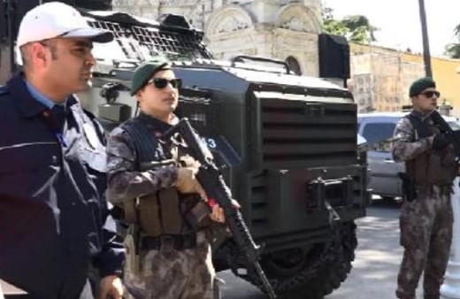 İstanbul'da 1500 polisle dev operasyon giriş ve çıkışlar tuttuldu