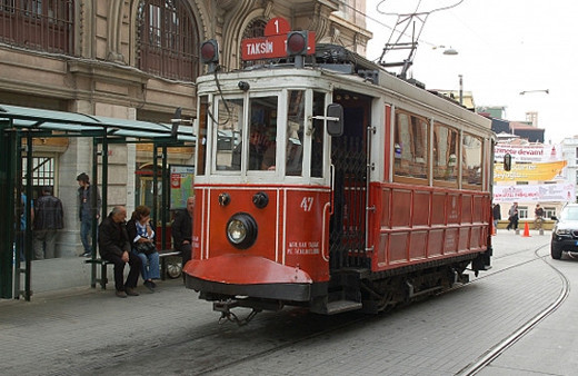 Nostaljik Tramvay kaldırıldı mı neden raylara beton döküldü?