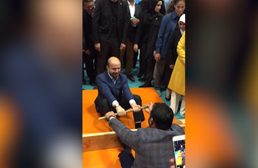 Bilal Erdoğan ve Hamza Yerlikaya’dan mas güreşi