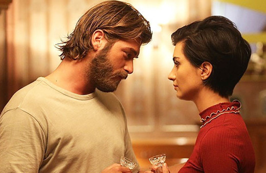 Cesur ve Güzel'in setinde Tuba Büyüküstün çıldırdı! 