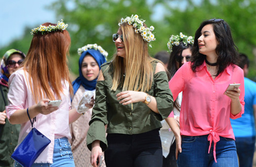 Eşlerini Aşıklar Sokağı'nda aradılar