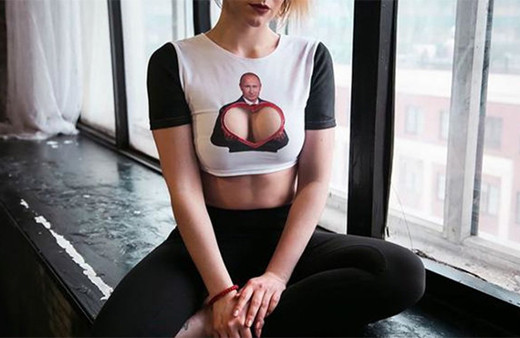 Putin baskılı dekolteli tişörtler Rusya'da moda oldu!