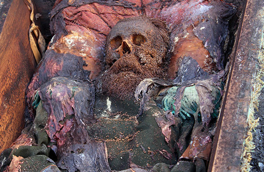 Rus generalin başında 24 saat nöbetteler!