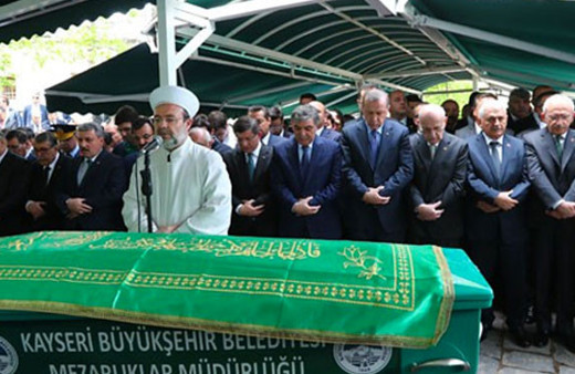 Abdullah Gül'ün babasının cenazesindeki sürpriz isim kimdi?