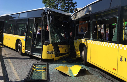 İstanbul'da metrobüs kazası: Yaralılar var!