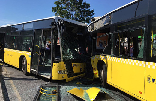 İstanbul'da metrobüs kazası