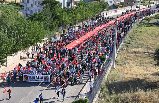 Batmanlılar teröre lanet yağdırdı: Aybüke öğretmen için yürüdü!