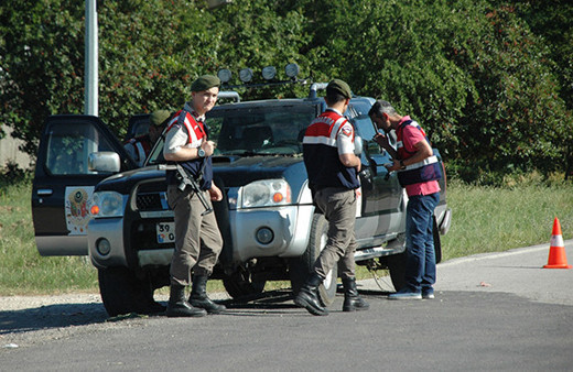 Jandarmanın ihtarına uymayan sürücü vurularak yakalandı