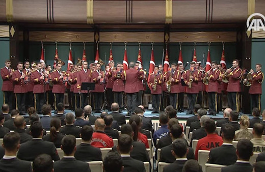 Erdoğan'a 'Diriliş Ertuğrul' dizisinin müziği ile karşılama