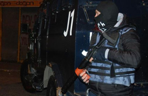 Devrilen zırhlı araçtaki 8 polis yaralandı